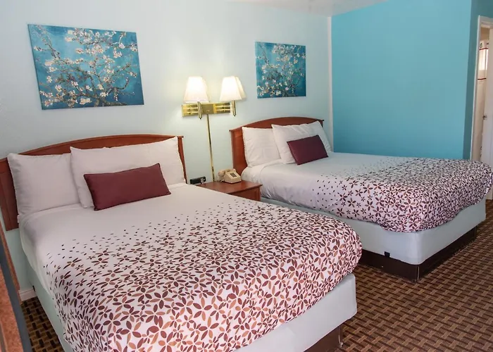 Esquire Inn